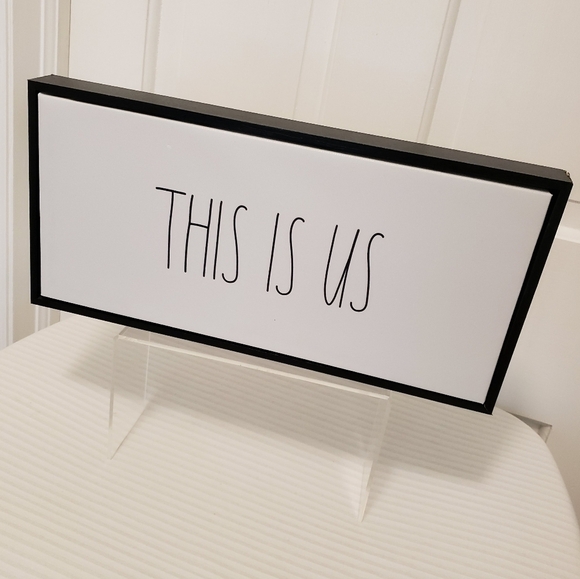 "THIS IS US" WALL DECOR SIGN MEASURES 15 X 7 X 1.50 - Picture 1 of 8